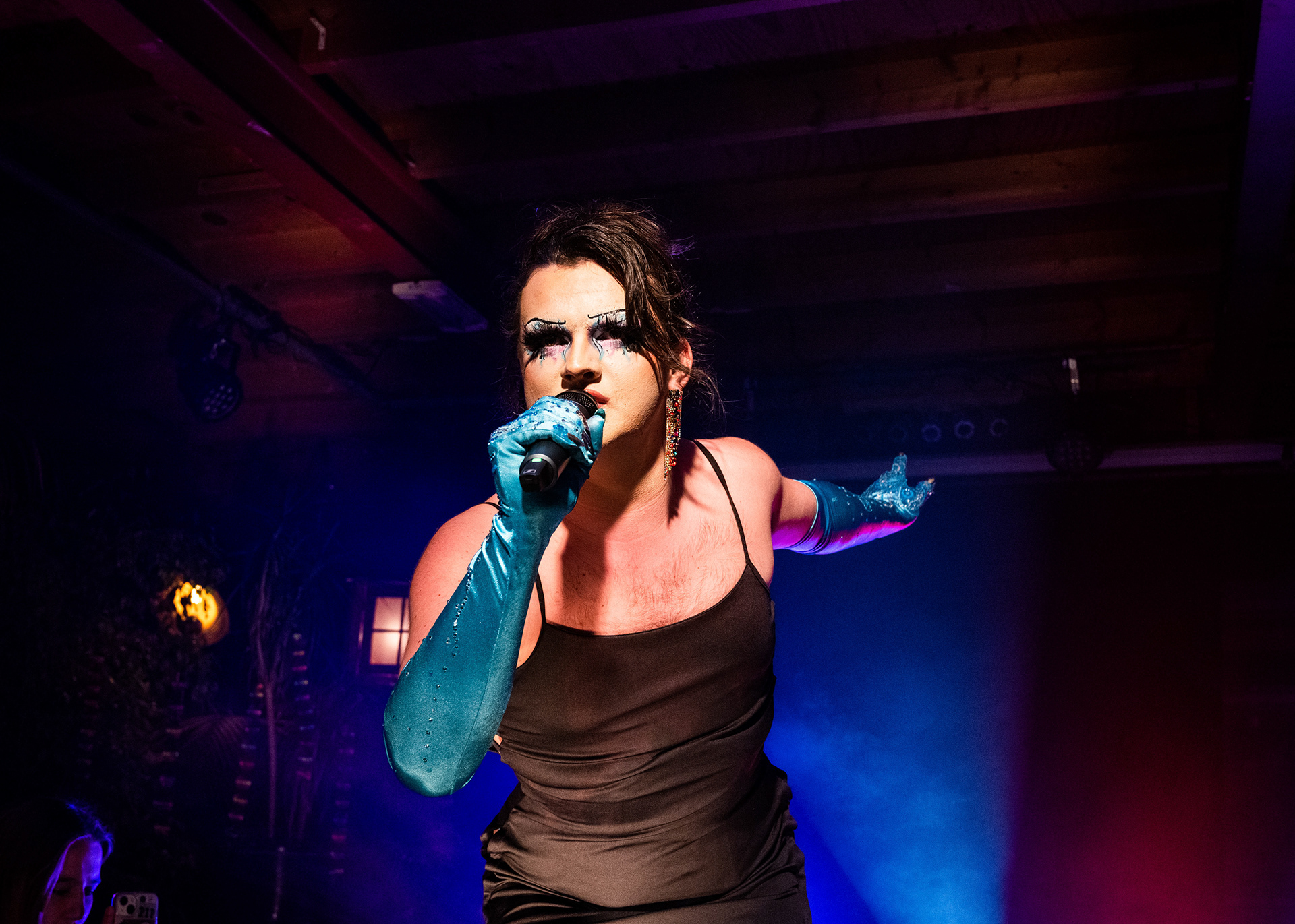 Cheri Lazuli zingt